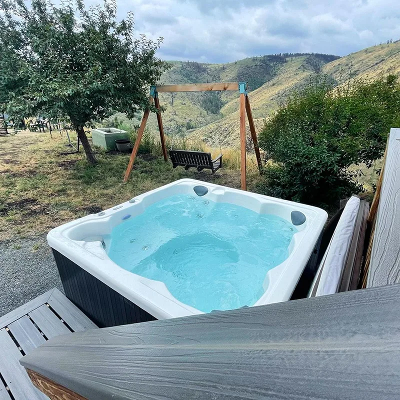 Hot Tub at Buckhorn Cliffs