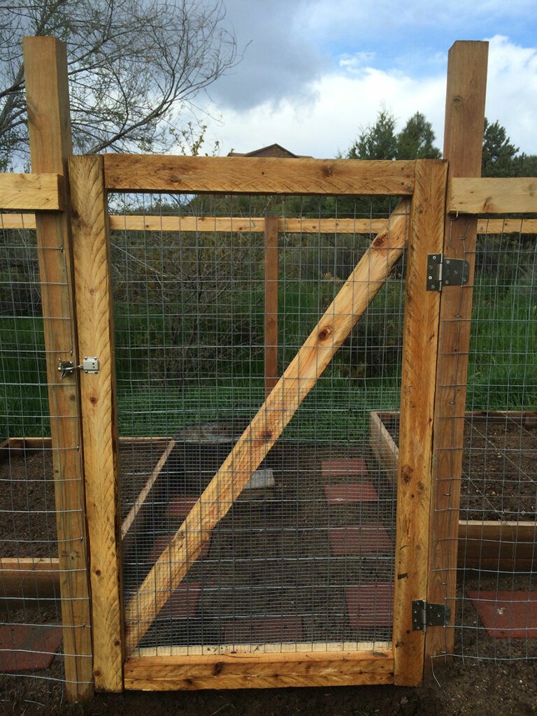 How To Build A Garden Gate With Wire Builders Villa